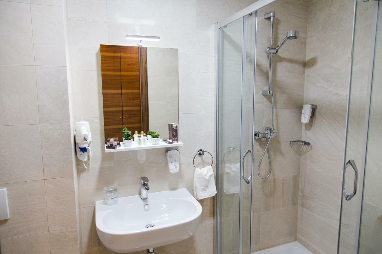 Hotel Jelena Баня-Лука Экстерьер фото